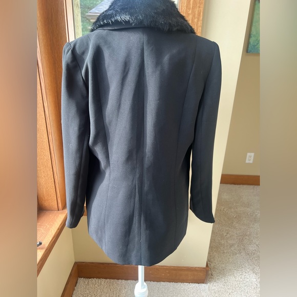 Chico’s Tailored Removable Fur Collar Black 🖤 Tuxedo Style Jacket Size 1 🖤 - Picture 3 of 8